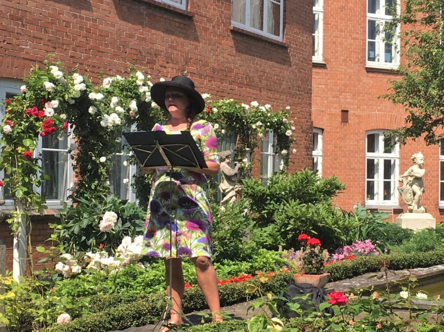 Bibliotekar læser højt i Ernst Have