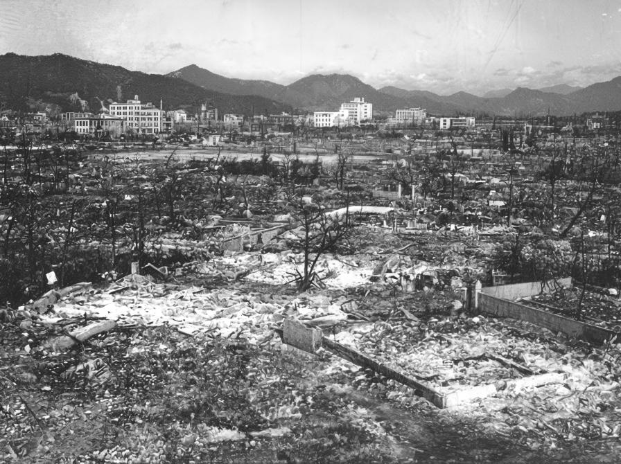 BIlledet viser Hiroshima efter atombomben